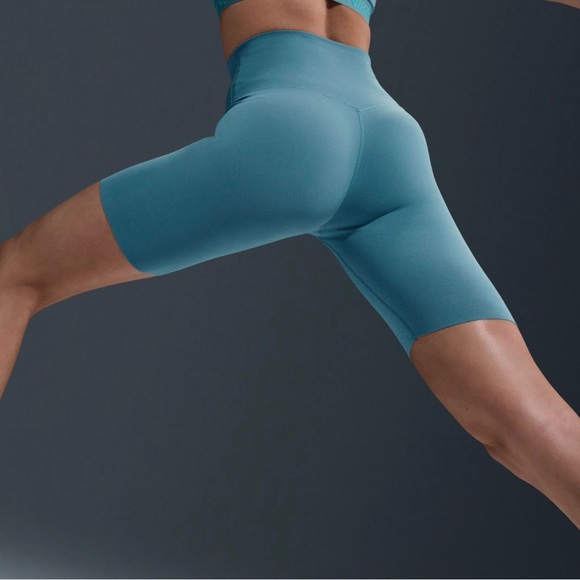 Nike Women's Zenvy Gentle-Support High-Waisted 8" Biker Shorts - Picture 4 of 9